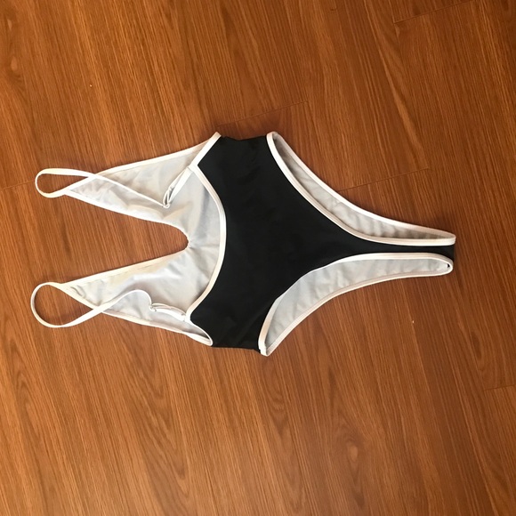 ❌SOLD❌in bundle- one piece swim suit new Small - Picture 4 of 4